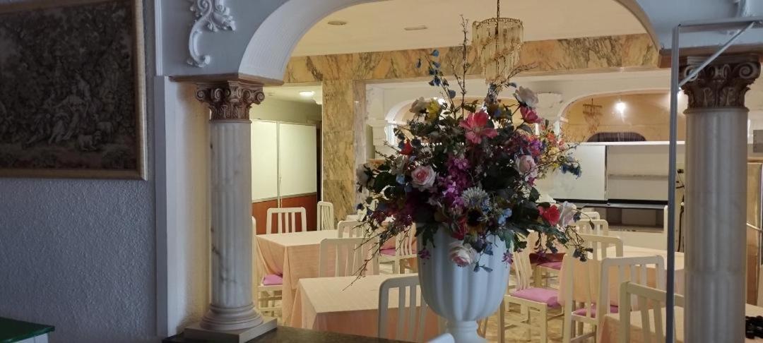 Hotel Hvalles Malgrat de Mar Zewnętrze zdjęcie